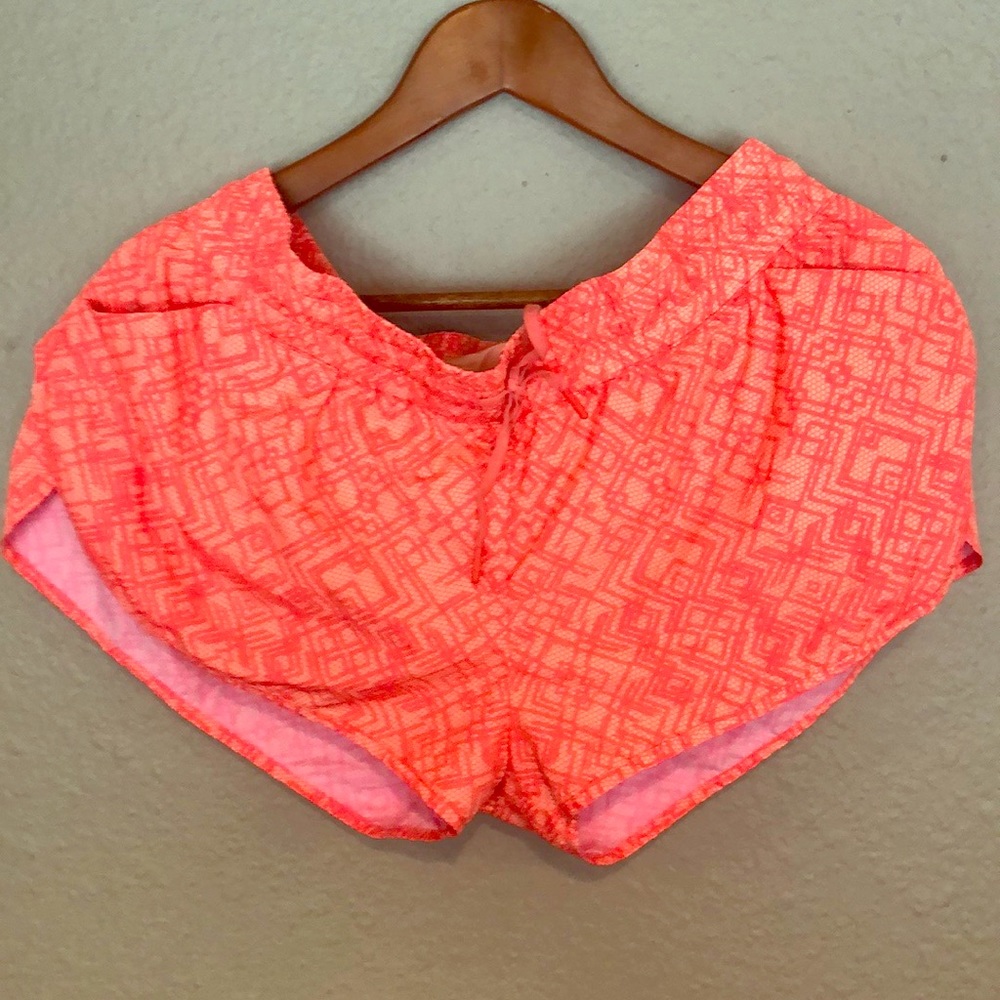 Active shorts. Size L